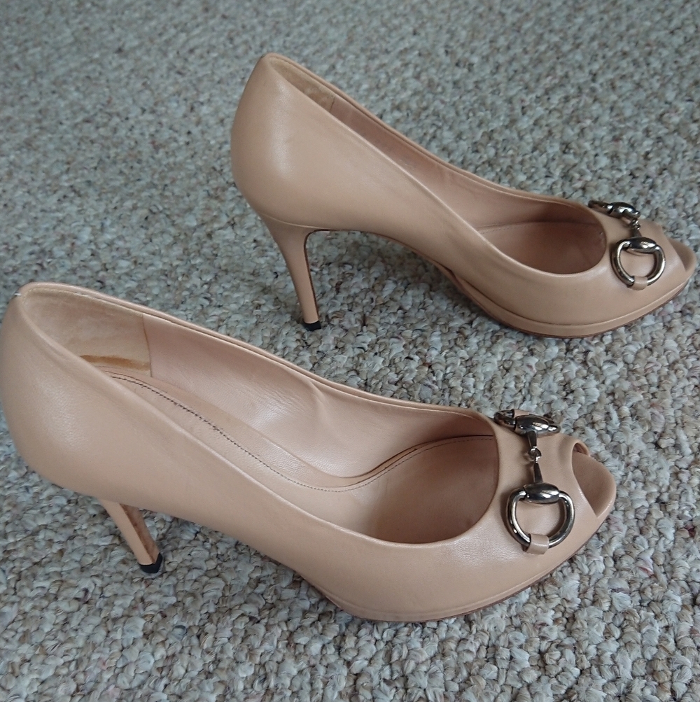 Gucci Nude/beige Peep-Toe Horsebit Pumps size 6.5 - Picture 2 of 15